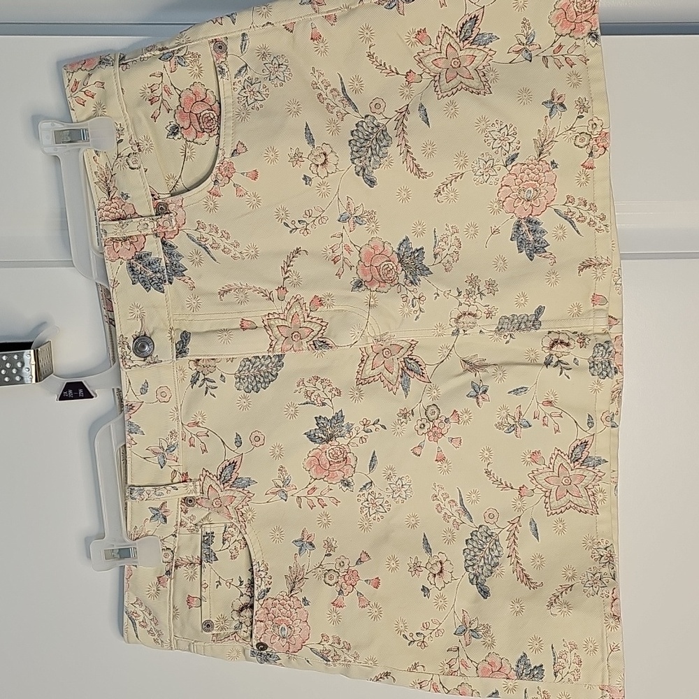 AE Super High-Waisted Floral Mini Skirt Size 14‎ Cream Jean A-line NWT